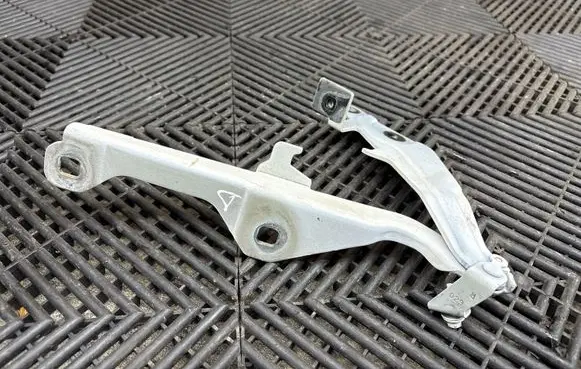 Ford Mustang VI Engine bonnet/hood hinges FR3B16800AD