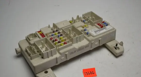 Ford Focus Fuse module 7M5T14A073CE 519242408 00026667