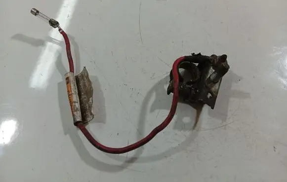 Dacia Sandero Positive cable (battery) 