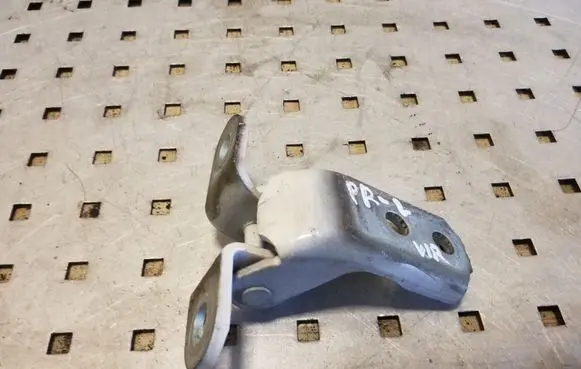 Toyota Auris E180 Front door upper hinge