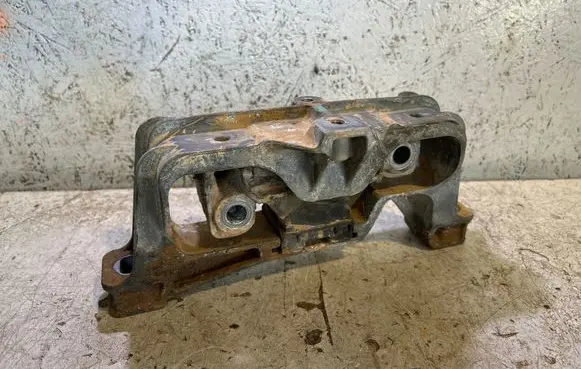 Mercedes-Benz GLA W156 Engine mount bracket A2462402617