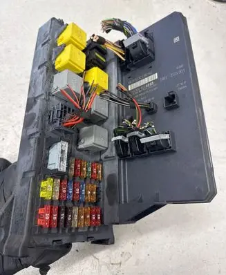 Mercedes-Benz Sprinter W906 Fuse module A9069006303 A9069017501 A9069024301