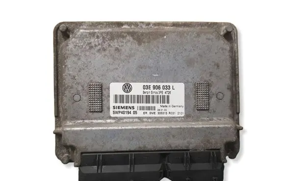 Volkswagen Polo III 6N 6N2 6NF Engine control unit/module 03E906033L 5WP401940