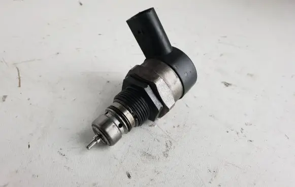 BMW 3 E92 E93 Fuel main line pipe 0281002949 15643987 080110