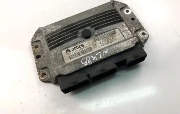 Renault Modus Engine control unit/module 8200474008