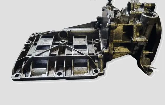 BMW 3 E90 E91 Oil pump 7798014 14031700980