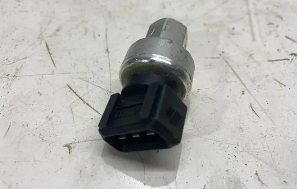 Volvo V40 Air conditioning (A/C) pressure sensor 31292004