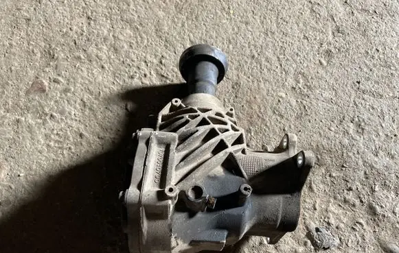 Gearbox transfer box case