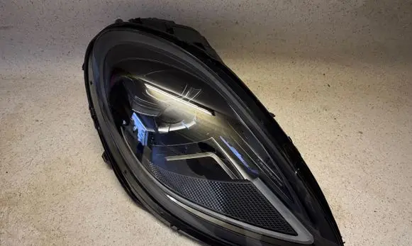 Porsche Macan (95B) Headlight/headlamp 95B941016AE 0302575240