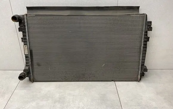 Volkswagen PASSAT B8 Coolant radiator 5Q0121251GQ