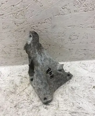 BMW 1 E81 E87 Engine mounting bracket 6764574