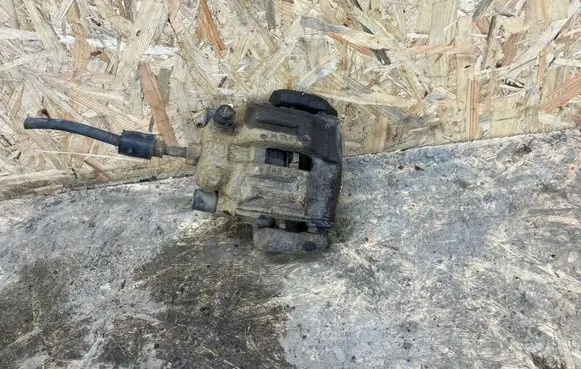 BMW 3 E46 Front brake caliper