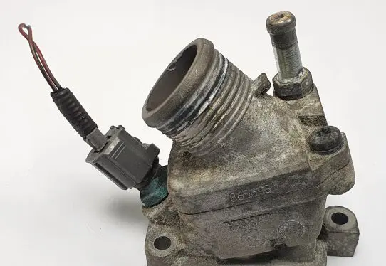 Volvo XC90 Thermostat housing 8636952