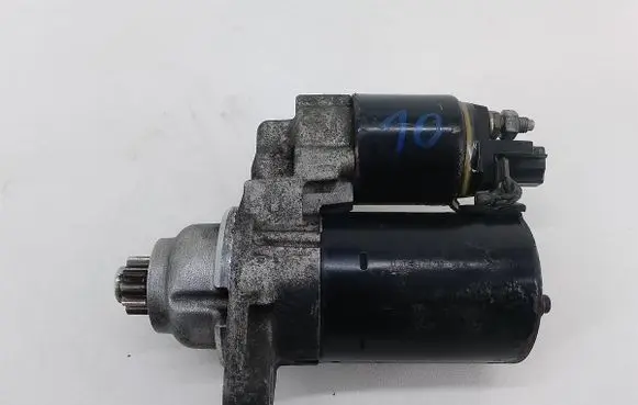 Volkswagen Golf V Starter motor 0001120406