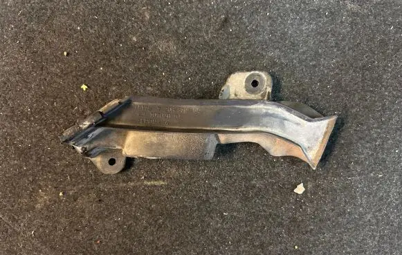 BMW 5 F10 F11 Other engine bay part 7206570 107020