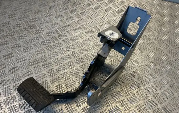 Chevrolet Captiva Brake pedal KB019420