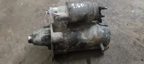 Volvo V50 Starter motor 30667739