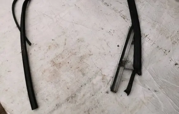 Volvo S60 Rubber seal rear door window/glass 