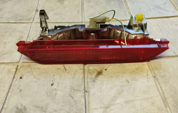 Toyota Yaris Third/center stoplight 52023