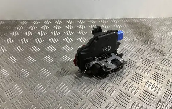 Volkswagen Golf VI Front door lock 3D1837016AC
