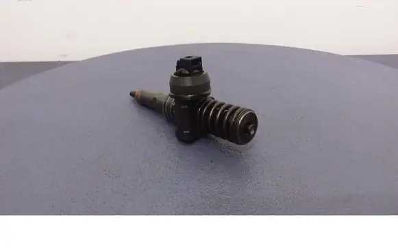 Skoda Octavia Mk2 (1Z) Fuel injector 038130073AG