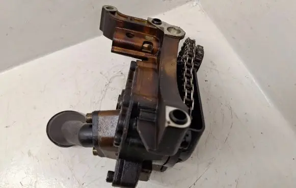 Volkswagen Golf V Oil pump 03C115105H 113670101