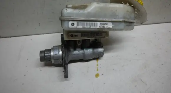 Chrysler Town u0026 Country V Master brake cylinder 32072587 P04501491AC