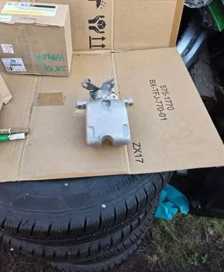 Opel Omega A Rear brake caliper 95522949