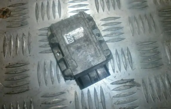 Toyota Corolla E110 Ignition amplifier control unit 8962105010