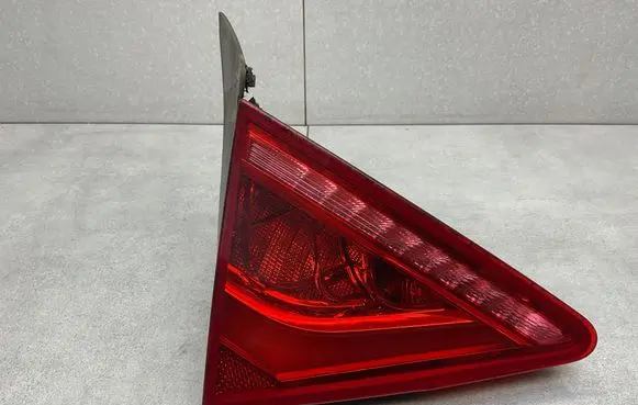 Audi A7 S7 4G Tailgate rear/tail lights 4G8945093