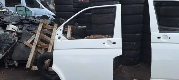Volkswagen Transporter - Caravelle T5 Front door