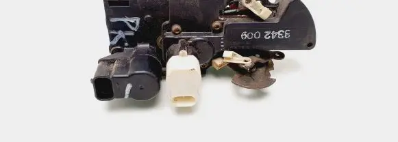 Opel Frontera B Front door lock 16637561 35698B