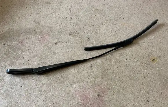 BMW X2 U10 Front wiper blade arm 5A0BC05