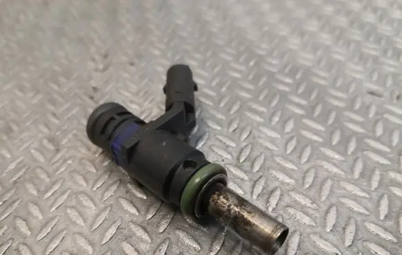 Mercedes-Benz A W169 Fuel injector 0000789023