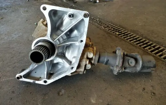 Nissan X-Trail T30 Gearbox transfer box case XUK