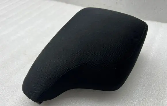 Nissan Leaf II (ZE1) Armrest 