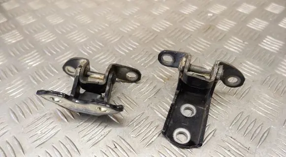Rear door hinge set