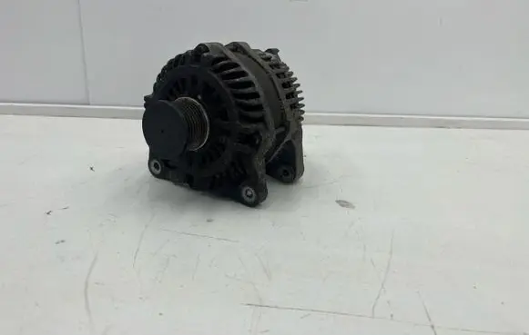 Opel Movano B Generator/alternator 231001822R