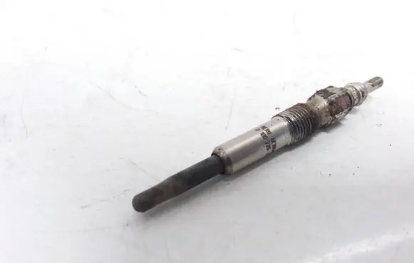 Volkswagen Golf III Glow plug 0100226227