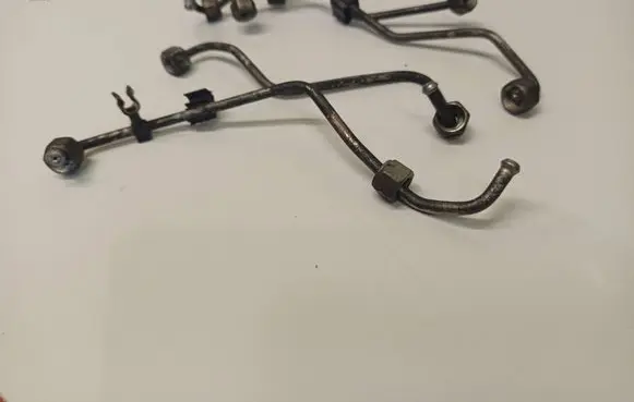 Audi 80 90 S2 B4 Fuel injector supply line/pipe 