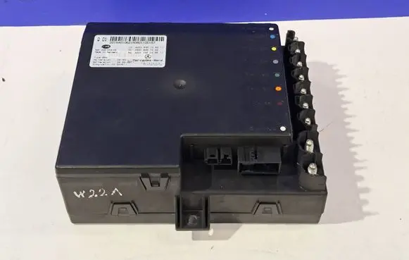Mercedes-Benz S W221 Fuse box set A2215401062