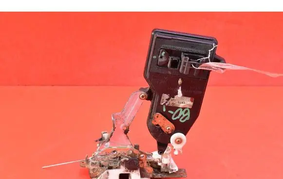 Mazda 6 Front door lock 
