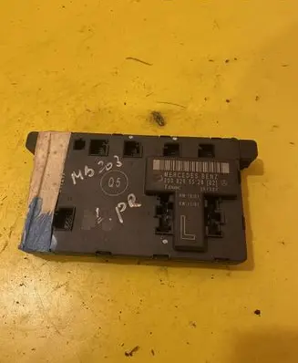 Mercedes-Benz C W203 Door control unit/module 2038205526