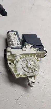 Seat Toledo III (5P) Rear door window regulator motor 1K0959704B 5P0839402