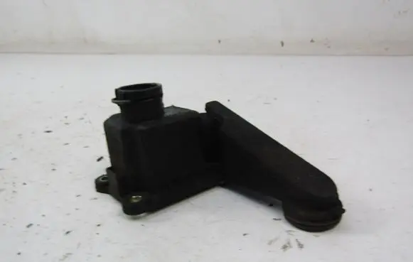 Audi 80 90 S2 B4 Breather valve 048103772B
