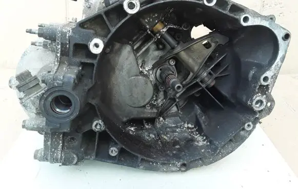 Manual 5 speed gearbox