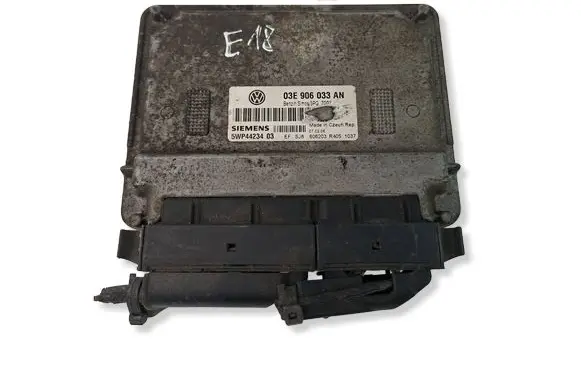 Skoda Fabia Mk2 (5J) Engine control unit/module 03E906033AN 5WP4423403