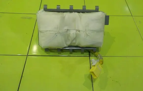 Toyota Prius (XW20) Passenger airbag 8214047020