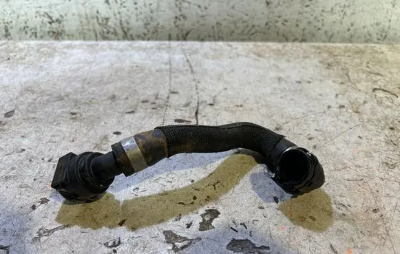 Engine coolant pipe/hose