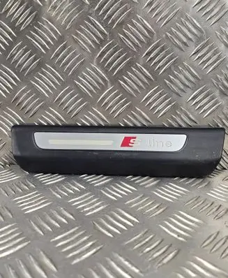 Audi Q7 4M Rear sill trim cover 4M0853375B
